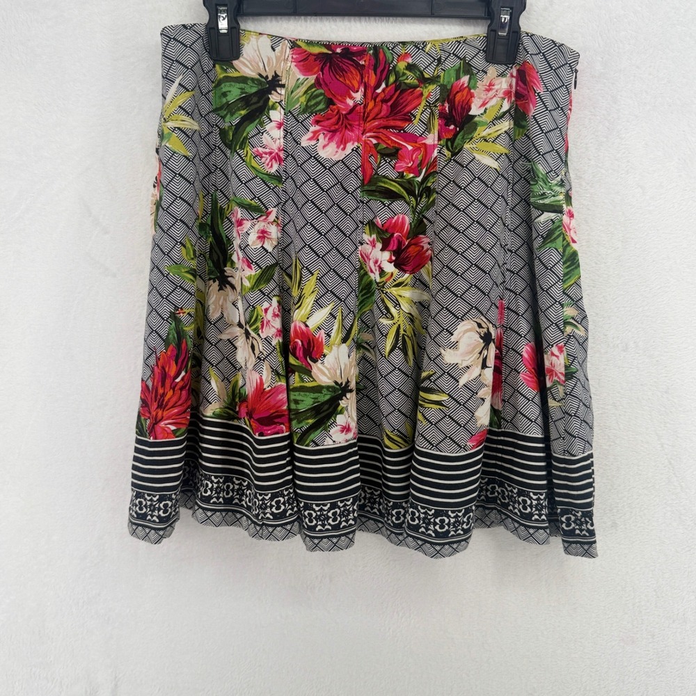 White House Black Market Floral Flirty Skirt Womens 6‎ Black Starlet Geometric